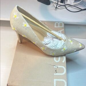 JustFab Cream Heels with Yellow Daisy Embroidery